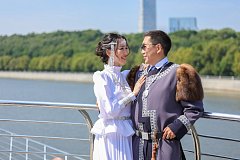 Президент России Владимир Путин поздравил молодоженов с Днем семьи