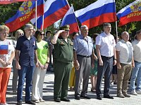 Ершовцы пришли на митинг в честь Дня России с флагами и в приподнятом настроении