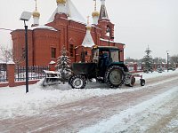В Ершовском районе снегоуборочная техника начала работать с начала снегопада