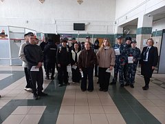 За кулисами железной дороги и правопорядка: участники Движения Первых познакомились с работой железнодорожной станции Ершов и Линейного отдела полиции