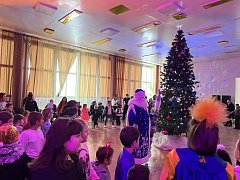 В Ершове прошло новогоднее представление для детей из многодетных семей