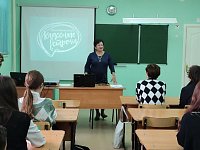 Глава Ершовского муниципального района Светлана Зубрицкая поздравила учителей с профессиональным праздником
