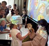 В Ершовском реабилитационном центре ребят знакомили с профессиями врача, водителя, продавца и повара