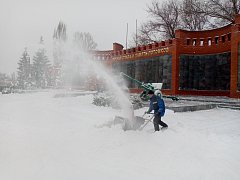 В Ершове продолжается уборка снега