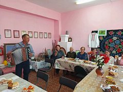 Поет душа, танцует осень: в ершовском селе прошло мероприятие, посвященное Дню пожилого человека