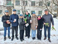 В Ершове юные друзья полиции и общественники приняли участие в традиционной акции МВД России «8 Марта - в каждый дом!»