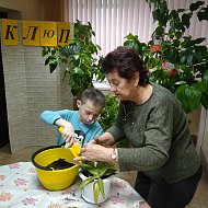 Ершовские бабушки и дети совместно сажали комнатные растения