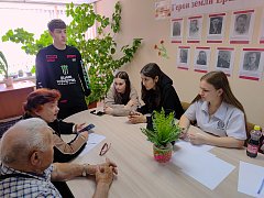 Искусственный интеллект и юные наставники помогли ершовцам старшего возраста справиться с задачей