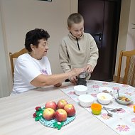 Сегодня в ершовском центре соцобслуживания готовили десерт и читали басни по ролям
