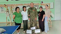 В ершовском поселке прошла теплая встреча с земляком – участником СВО