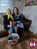 В преддверии Нового года облдеп навестил 100-летнюю жительницу Ершовского района Анну Зеленкину