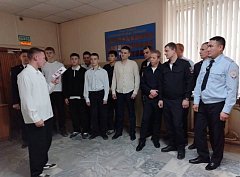 Ершовские участковые уполномоченные полиции принимали поздравления с 102-й годовщиной образования службы