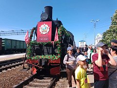 В Ершов прибыл ретропоезд "Воинский эшелон"
