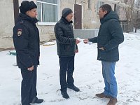 Сотрудники полиции и общественники провели в г. Ершове профилактическую акцию по борьбе с мошенничеством