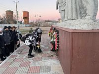 Ершовские школьники почтили память неизвестного солдата