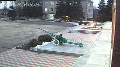 Ершовские девочки-«гурманы» пожарили сосиски на пламени Вечного огня