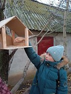 В Ершовском районе дети вместе с родителями заботятся о птицах