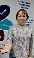 В ершовском центре соцобслуживания День бабушек и дедушек отметили с ретросундучком