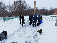 Работники соцучреждений и школьники из ершовского села приняли участие в «Снежном десанте»