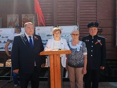 В Ершов прибыл ретропоезд "Воинский эшелон"