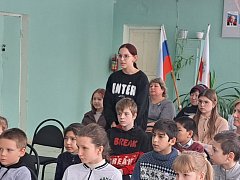 Во время краткосрочного отпуска боец СВО из Ершовского района встретился со школьниками