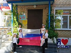 Ершовский район присоединился к акциям ко Дню Государственного флага России
