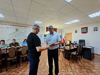 Глава Ершовского района Константин Мызников вручил родственникам бойцов СВО 41-й том Книги Памяти Саратовской области