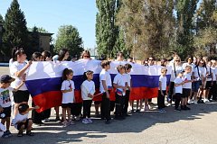 Общественники и Первые приняли участие в митинге ко Дню Государственного флага РФ