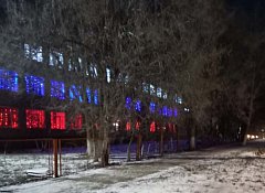 Ершовская школа новогоднюю тему дополнила цветами триколора