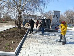 Ершовские сельчане провели совместный субботник по благоустройству памятных мест