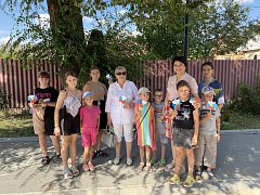 Юные ершовцы поздравили земляков с Днем Государственного флага РФ