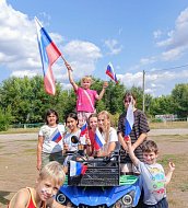 Велопробегом встречают День Государственного флага жители Ершовского района