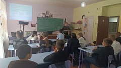 В ершовской школе прошел  информационный час «Детский телефон доверия»