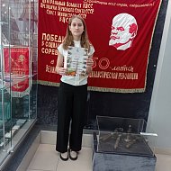 Виктория Булгакова из Ершовского района на конкурсе читала стихи о защитниках Отечества