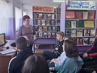 В Ершовском районе библиотекари рассказывают молодежи о Крыме и России, их общей судьбе
