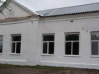 Перекопновской библиотеке Ершовского района оказана помощь в ремонте