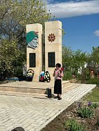 В Ершове по инициативе Первых молодежь почтила память воинов, умерших от ран в эвакогоспитале