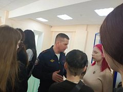 Представители ершовской полиции приняли участие в ежегодной Всероссийской ярмарке трудоустройства