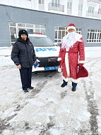 Сотрудники Госавтоинспекции по Ершовскому району присоединились к акции «Полицейский Дед Мороз»