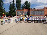 Маленькие жители Ершова рисовали солнце, цветы и Россию