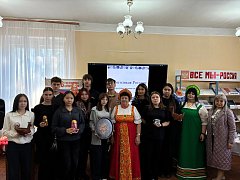 Ершовские библиотекари познакомили школьников с богатством и самобытностью народных промыслов России