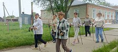 «Как не навредить себе солнцем, воздухом и водой» — в клубе «Здоровый образ жизни» в ершовском селе прошла профилактическая беседа