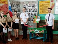 В Перекопновской школе Ершовского района прошло торжественное открытие "Парты Героя"