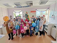 Глава Ершовского района навестила маленьких пациентов педиатрического отделения