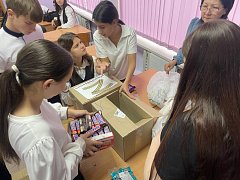 Десятиклассники из ершовской школы собрали гуманитарную помощь для военнослужащих СВО