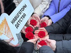 Советники директоров по воспитанию ершовских школ организовали возложение цветов к мемориалу