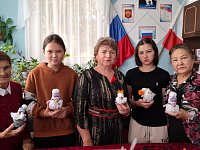 В клубе «Здоровый образ жизни» в День пожилого человека ершовские сельчане создавали символ тепла