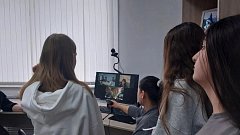 В Ершове для юных журналистов, фотографов и краеведов состоялся телемост с известным военным корреспондентом