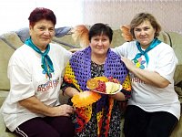 Серебряные волонтеры вместе с работниками КЦСОН Ершовского района на дому посетили своих подопечных