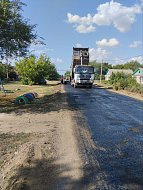 В сельских поселениях Ершовского района продолжают ремонтировать внутрипоселковые дороги